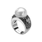 Anel em Ouro Branco com Diamantes e Pérola